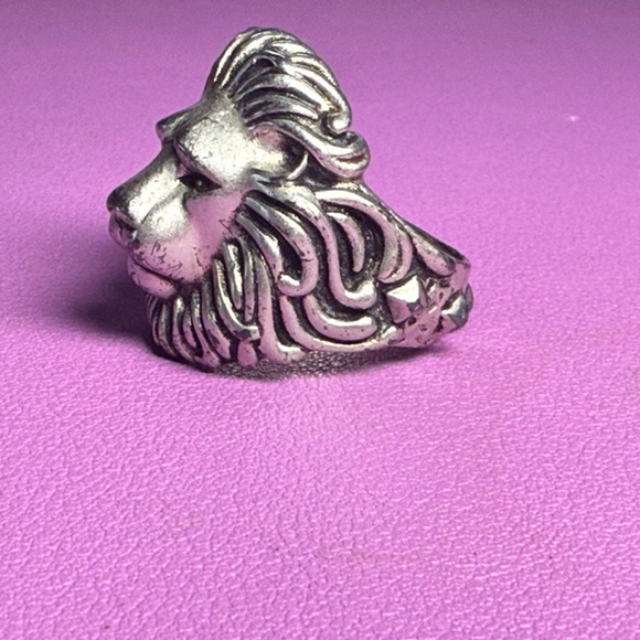 Kendra Scott Lion Ring - Picture 5 of 5